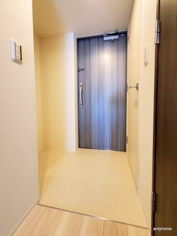 コンフォリア・リヴ北久宝寺Q 仲介手数料無料の玄関