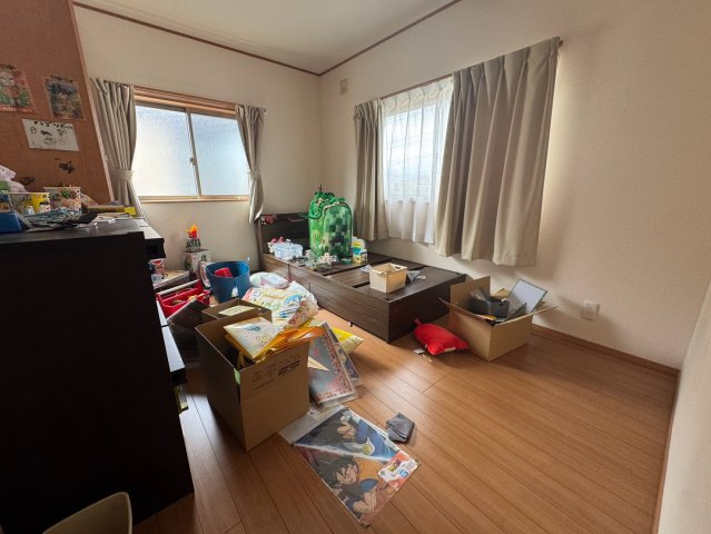 蓄電池、ソーラー付き♪立地も良い綺麗な中古戸建♪下野市文教の洋室|明るい洋室です