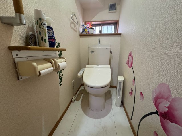 蓄電池、ソーラー付き♪立地も良い綺麗な中古戸建♪下野市文教のトイレ|ゆったりとした空間のトイレです