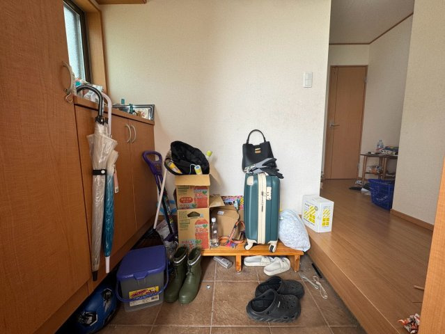 蓄電池、ソーラー付き♪立地も良い綺麗な中古戸建♪下野市文教の玄関|ゆったりとした玄関です
