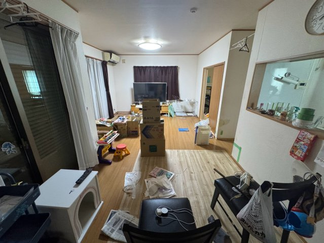 蓄電池、ソーラー付き♪立地も良い綺麗な中古戸建♪下野市文教の居間・リビング|おしゃれなリビングです