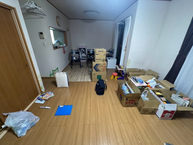 蓄電池、ソーラー付き♪立地も良い綺麗な中古戸建♪下野市文教の居間・リビング|こちらの居間で趣味の時間をお楽しみください
