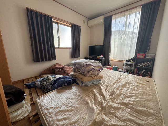 蓄電池、ソーラー付き♪立地も良い綺麗な中古戸建♪下野市文教の洋室|使い勝手のいい洋室です