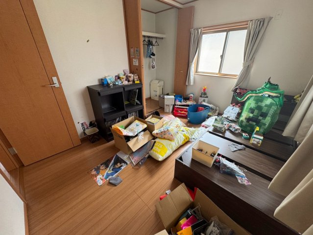 蓄電池、ソーラー付き♪立地も良い綺麗な中古戸建♪下野市文教の洋室|明るい洋室です