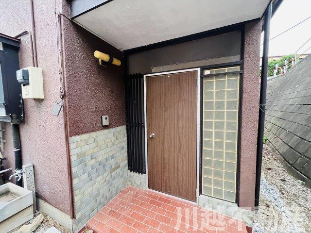 高台の眺望を365日楽しめる戸建の玄関|ゆったりとした玄関です