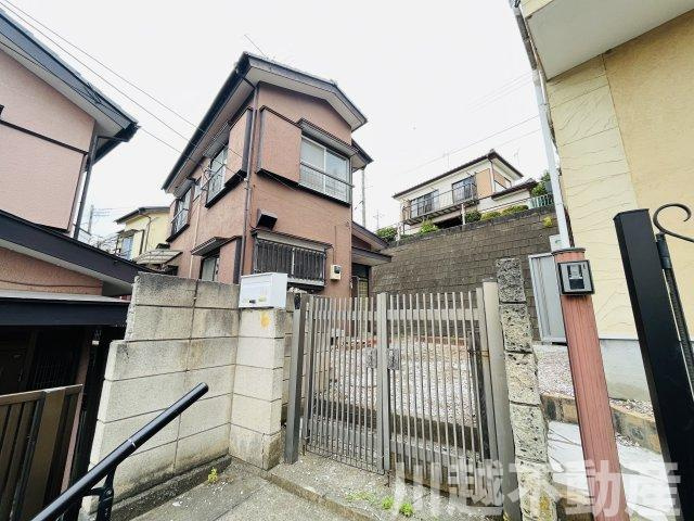 高台の眺望を365日楽しめる戸建の外観|南側に傾斜する地形の高台の土地、眺望に優れ、日照・プライバシーの確保ができる土地です