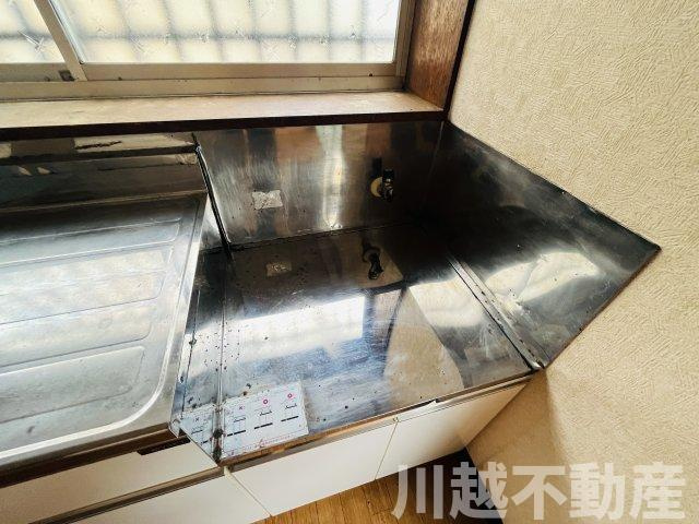 高台の眺望を365日楽しめる戸建のキッチン|ガスコンロ置場