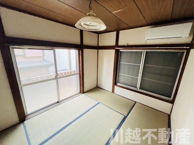 高台の眺望を365日楽しめる戸建の和室|1階の6帖和室