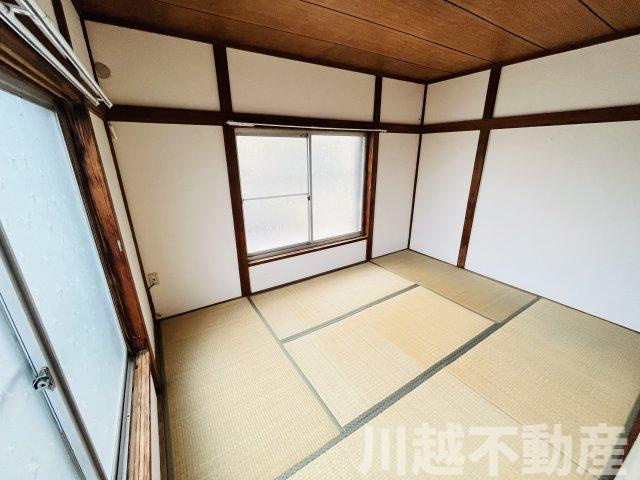 高台の眺望を365日楽しめる戸建の和室|2階西側の６帖和室