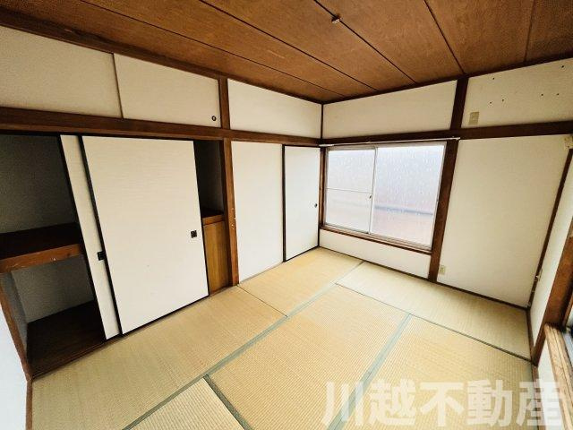 高台の眺望を365日楽しめる戸建の和室|2階東側の６帖和室