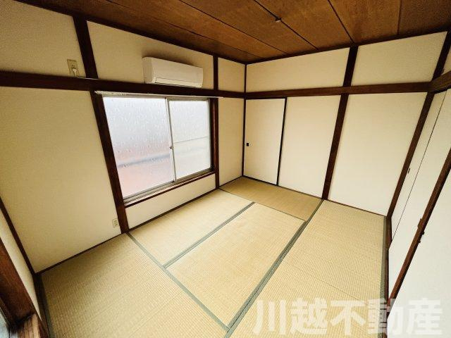 高台の眺望を365日楽しめる戸建の和室|2階東側の６帖和室