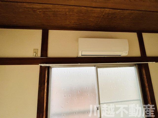 高台の眺望を365日楽しめる戸建の冷暖房・空調設備|2階東側の６帖和室にもエアコンがあります