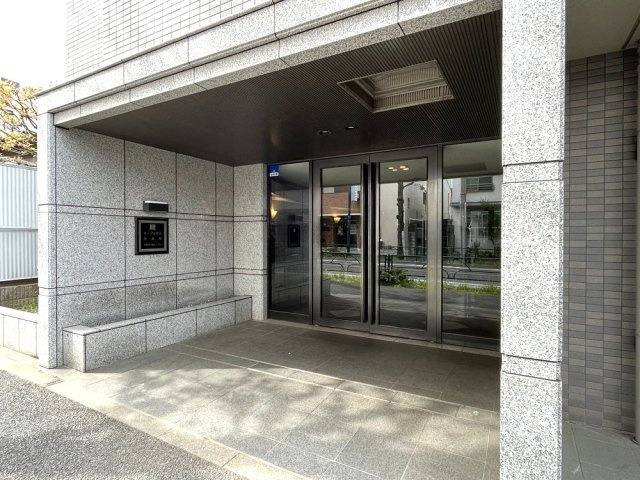 ルーブル野方参番館のエントランス