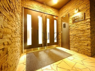 ラベラヴィータ横浜大通り公園のエントランス