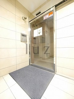 ラベラヴィータ横浜大通り公園のエントランス