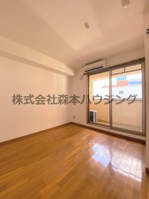 【洋室】 | 　ハッピーアウル | 明るい洋室です