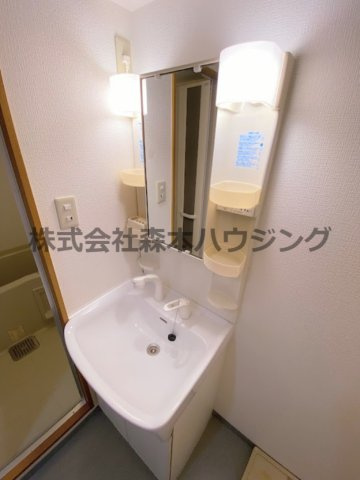 【独立洗面台】 | 　ハッピーアウル | ※別室の写真を使用しています。
　設備内容や色調など相違がある場合は実際のお部屋の現状優先となります。