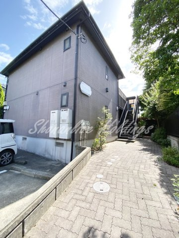 クレメント逗子のエントランス|お問い合わせは湘南ライヴ横須賀店へ(046-854-9964)