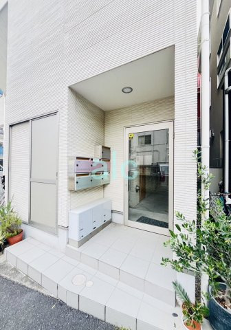 板橋区大山金井町のアパートのエントランス