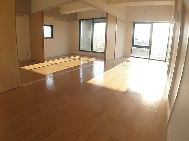 エムズコートの居間・リビング