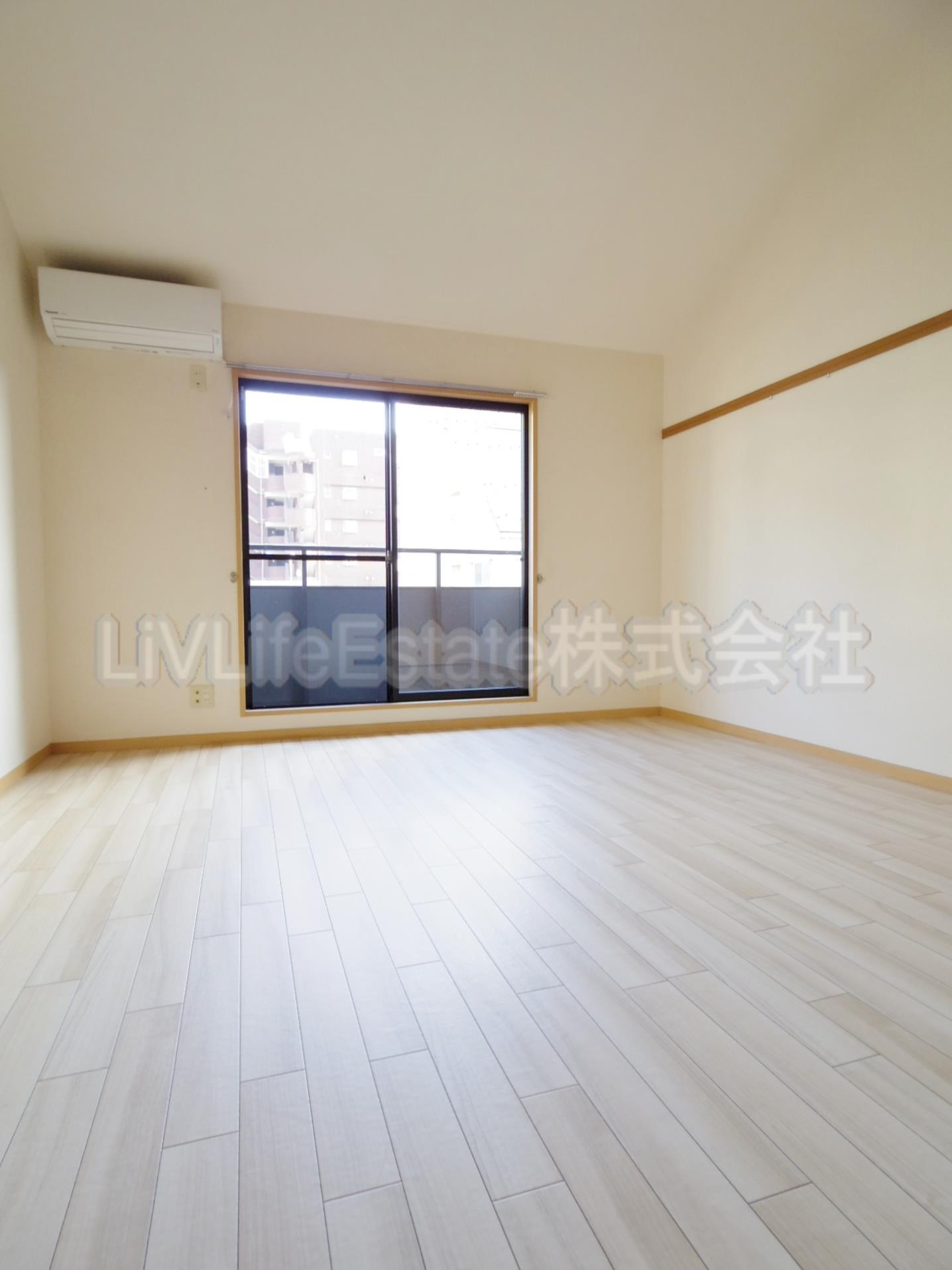 小平市小川西町４丁目のアパートの居間・リビング