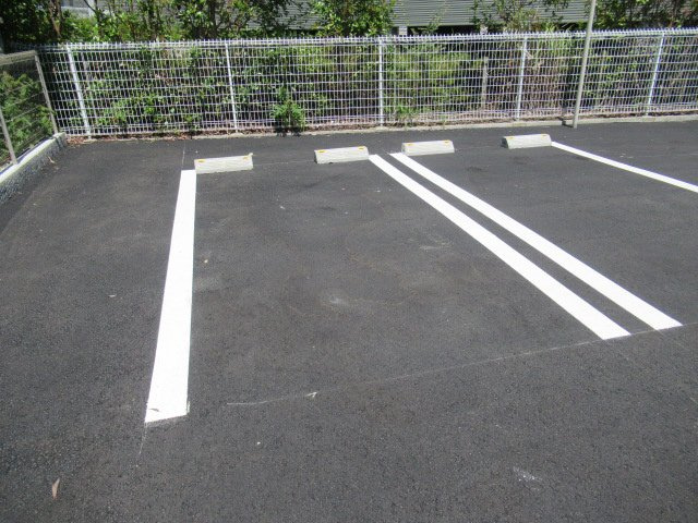 クローバー富士１号館の駐車場
