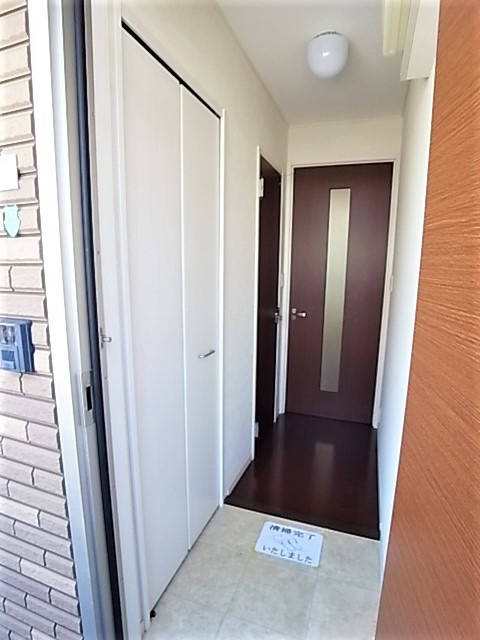 神戸市東灘区田中町２丁目のアパートの玄関