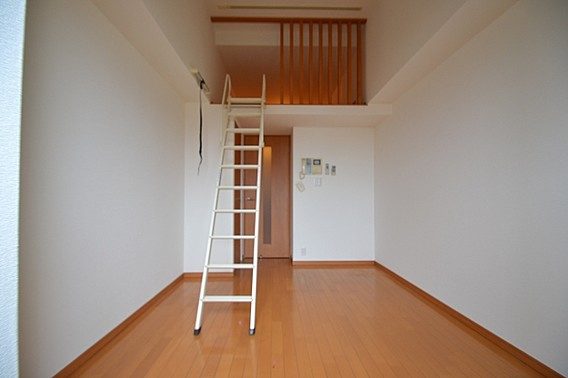 神戸市中央区下山手通７丁目の賃貸マンションの居間・リビング