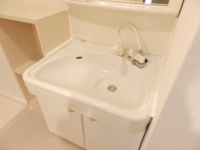 神戸市灘区神ノ木通３丁目の賃貸マンションの洗面所