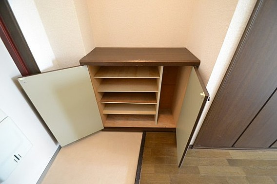 神戸市灘区篠原中町２丁目の賃貸マンションの玄関