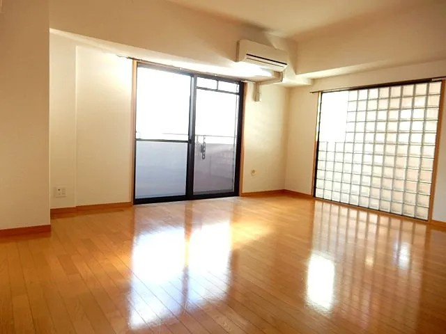 神戸市中央区橘通２丁目の賃貸マンションの居間・リビング