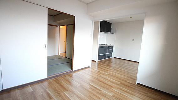 神戸市東灘区御影中町８丁目の賃貸マンションの居間・リビング