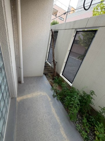 神戸市東灘区本庄町１丁目の賃貸マンションの庭
