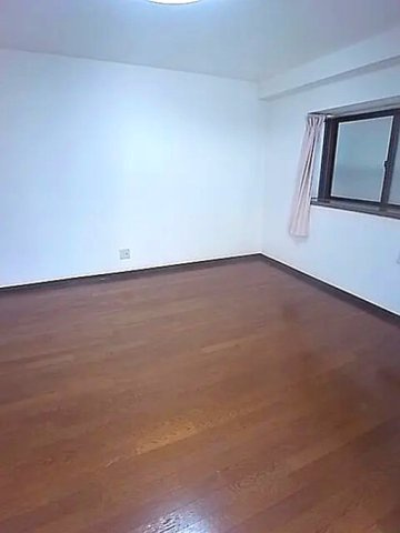 神戸市中央区中山手通２丁目の賃貸マンションの居間・リビング