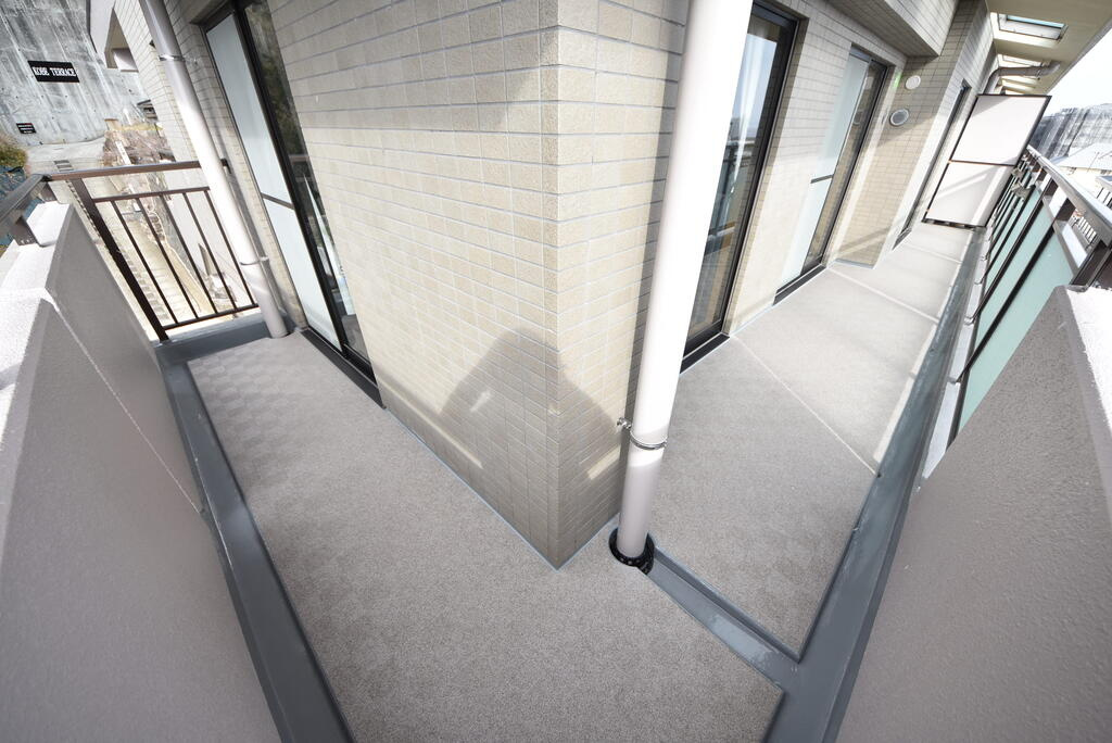 神戸市中央区中尾町の賃貸マンションのバルコニー