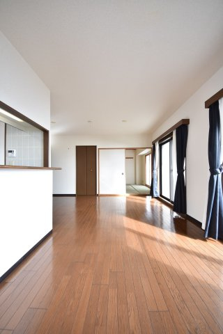 神戸市中央区中尾町の賃貸マンションの居間・リビング
