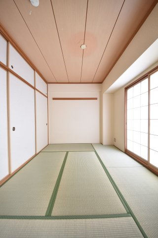 神戸市中央区中尾町の賃貸マンションの居間・リビング