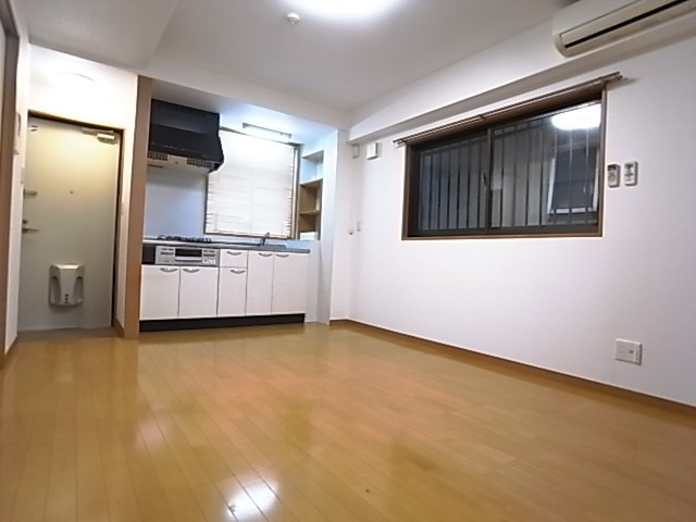 神戸市中央区旭通３丁目の賃貸マンションの居間・リビング
