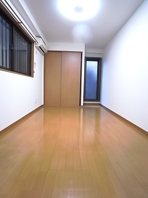 神戸市中央区旭通３丁目の賃貸マンションの居間・リビング