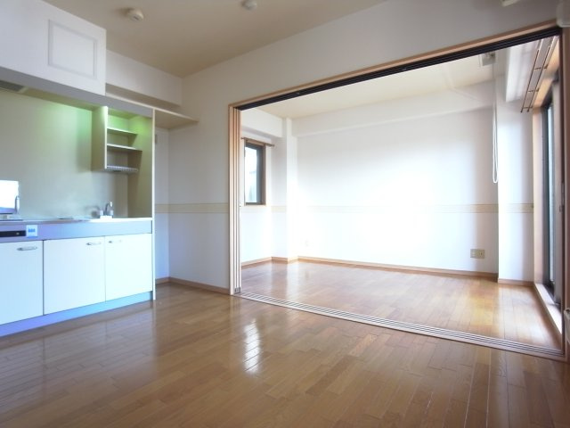 神戸市東灘区甲南町４丁目の賃貸マンションの居間・リビング