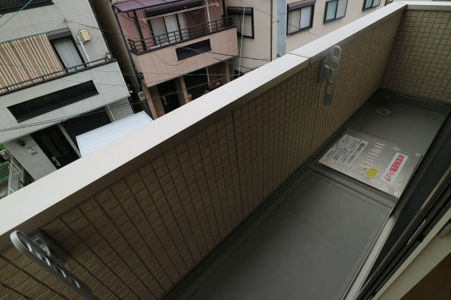 神戸市灘区灘北通８丁目の賃貸マンションのバルコニー