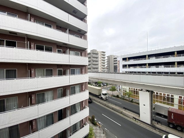 レジデンシャル西新井グランコートの展望|お部屋からの眺望は視界を遮る建物がなく、解放的な青空が広がります。素晴らしい景観を眺めながら日々の疲れをリフレッシュできる、贅沢で心地よい空間となっております。