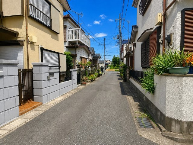 三郷市新和中古物件の前面道路含む現地写真