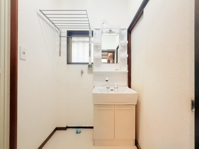 三郷市新和中古物件の独立洗面台