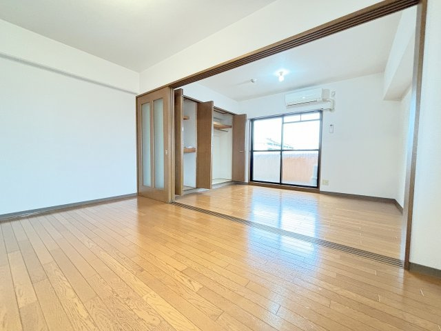 パレス東洋小松館の居間・リビング