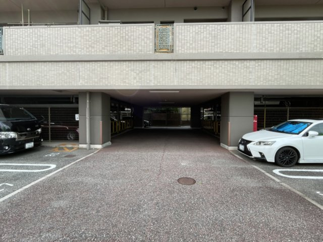 コンツェルトパーク祇園駅前弐番館の駐車場|イオンモール広島祇園徒歩8分、フレスタ祇園店徒歩3分、ゆめテラス祇園徒歩5分、セブンイレブン広島祇園1丁目店徒歩1分と日常のお買い物に便利な住環境です！