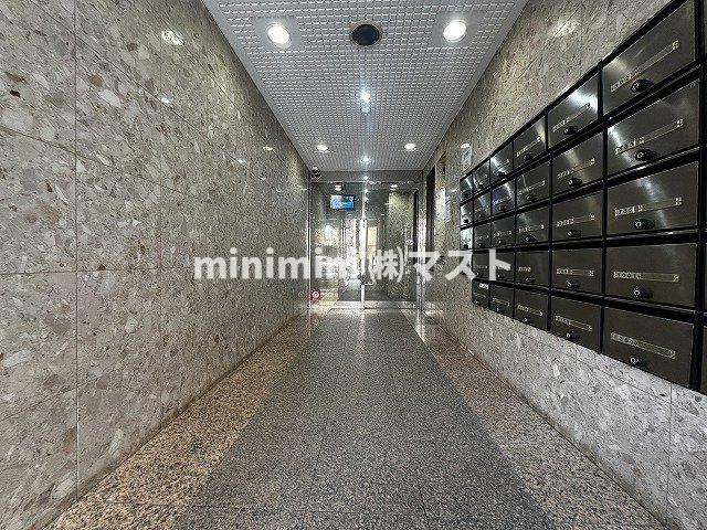 大阪市西区南堀江１丁目の賃貸マンションのエントランス