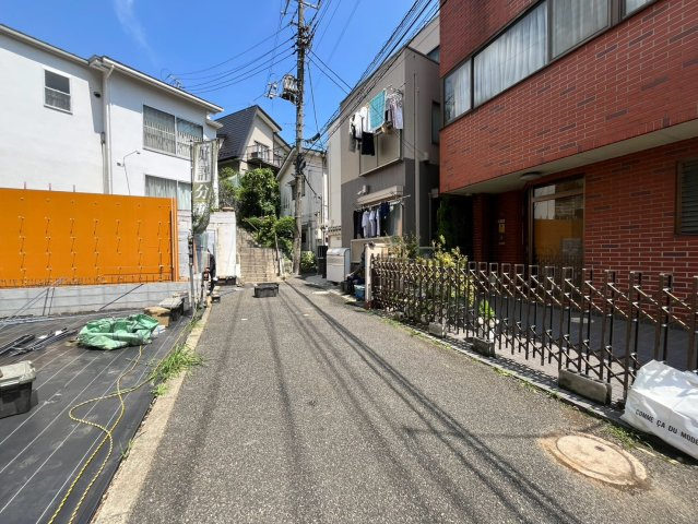 文京区白山　建築条件なし売地B・C一括の前面道路含む現地写真