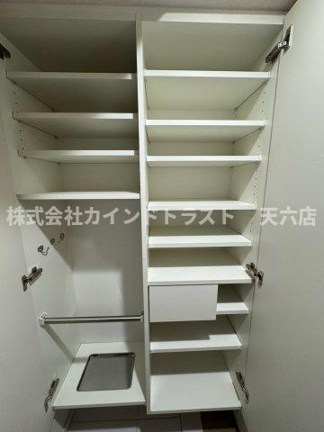 プレサンスロジェ大阪南森町の収納|便利な収納スペースです