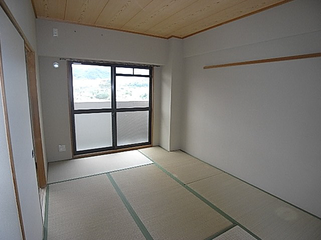 シャトー東寝屋川の洋室